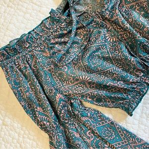 Missguided paisley print bell sleeve crop top. Pink and Blue, size 4. worn once